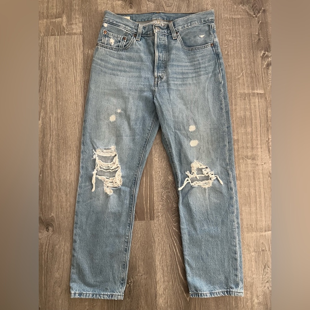 Levi's Relaxed Blue Jeans 501 CROP IN MONTGOMERY PATCHED